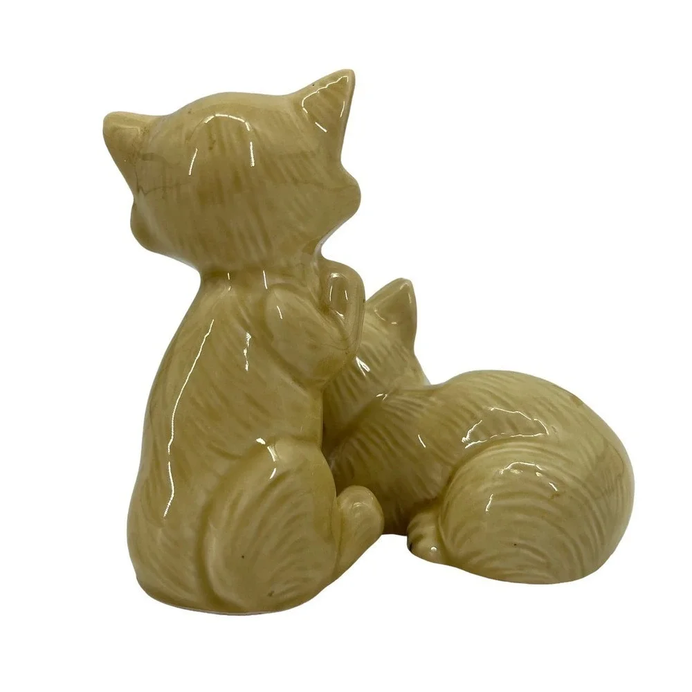Vintage Salt & Pepper Shakers Cats Standing &‎ Laying Ceramic Collectible